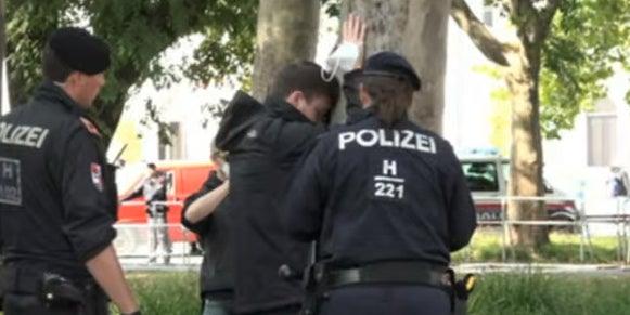 Tumulte am Rande der Corona-Demo in Wien
