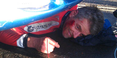 Fahradfahrer von Auto überrollt