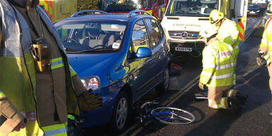 Fahradfahrer von Auto überrollt