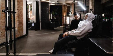 Heute &ouml;ffnet RAF Camoras neuer Tattoo-und Barbershop