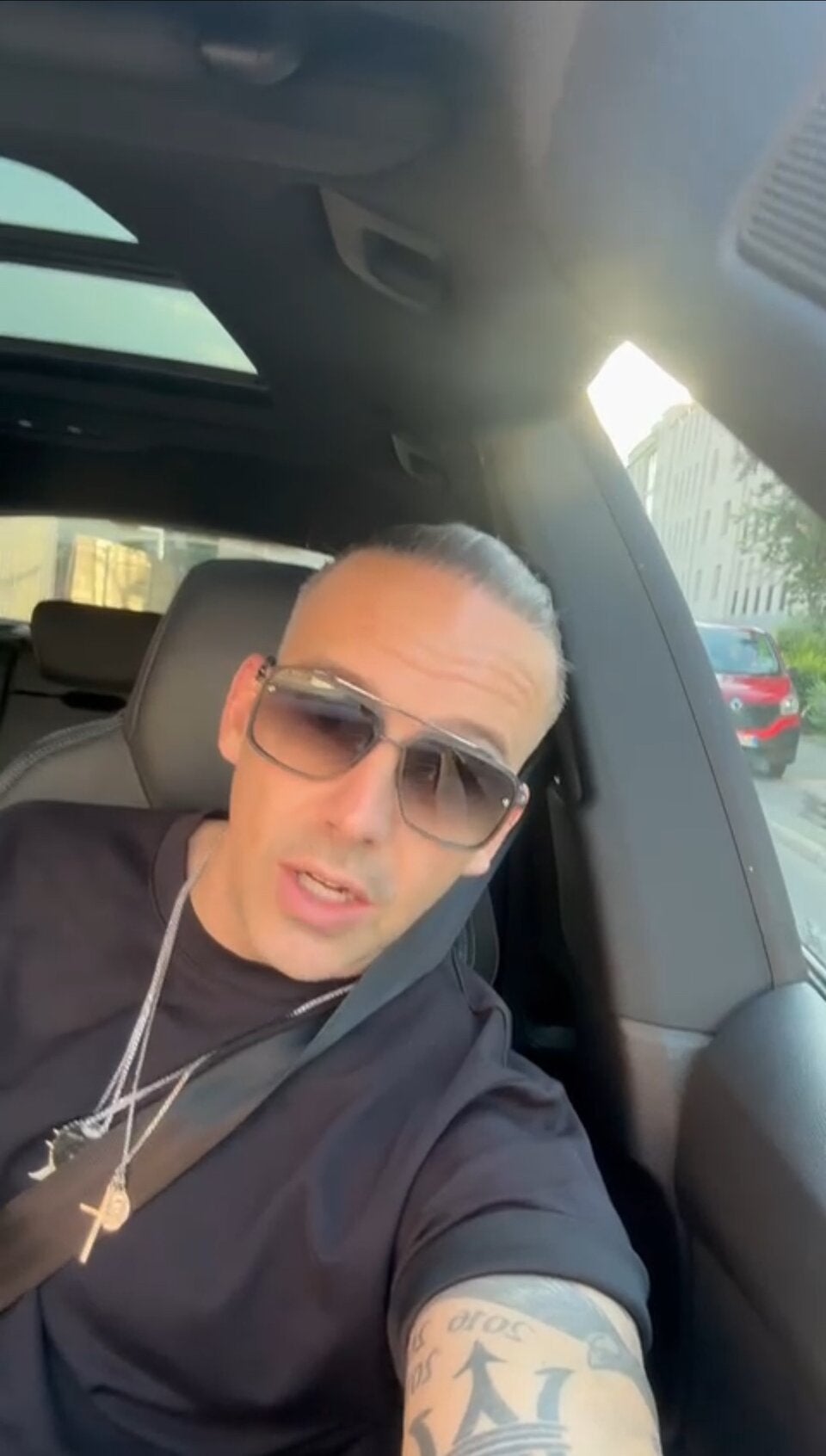 RAF Camora schickte Geburtstagsgrüße per Videobotschaft. Der Rapper ist ein gerngesehener Gast in Martin Hos Klub.