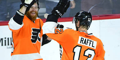 Flyers feiern Raffl nach Super-Tor