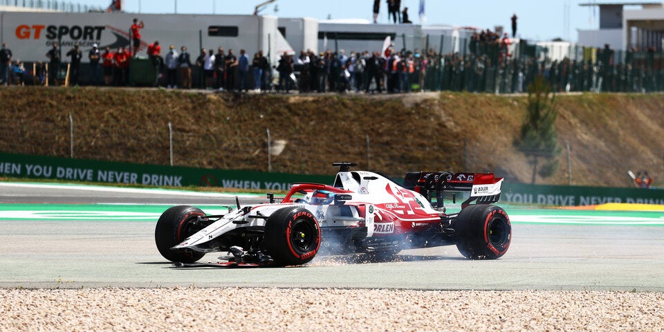 Kimi Raikkönen baut Unfall in Portimao