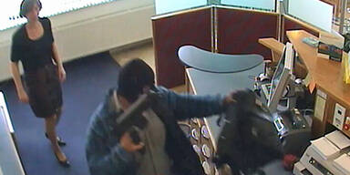 Räuber lief aus Bank Polizei in die Arme