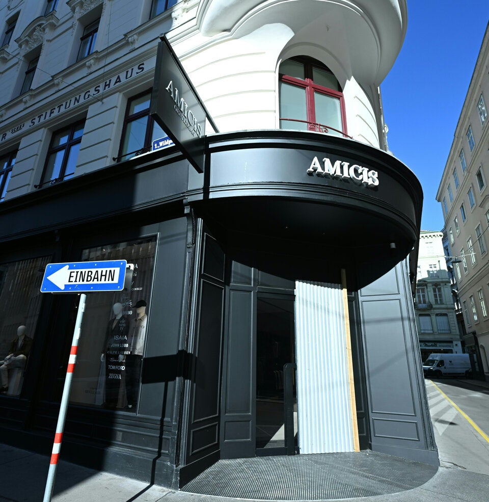 Einbrecher rasten mit Pkw als Rammbock erneut in Wiener Luxusgeschäft