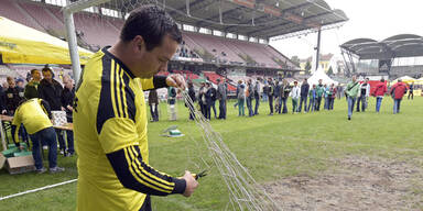 Rapid-Fans stürmen St. Hanappi