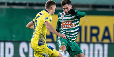 2:1 - Rapid schl&auml;gt St. P&ouml;lten und bleibt an Bullen dran