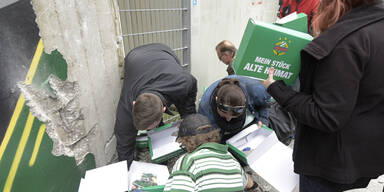 Rapid-Fans stürmen St. Hanappi