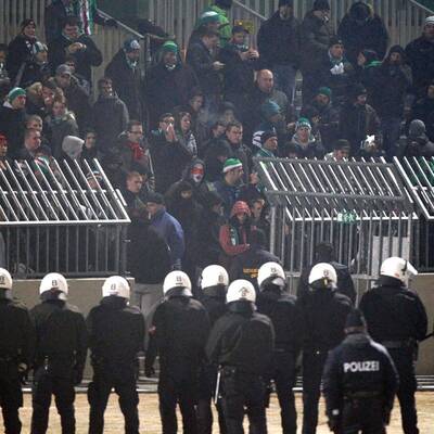 Rapid-Fans rasten in Mattersburg aus