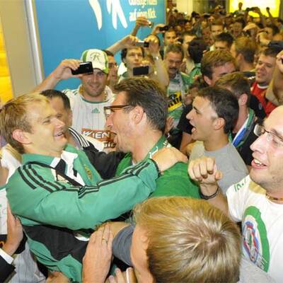 Fans empfangen Rapids Wunderteam