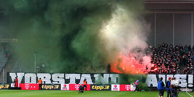 Rapid: Flammender Protest und Nebel