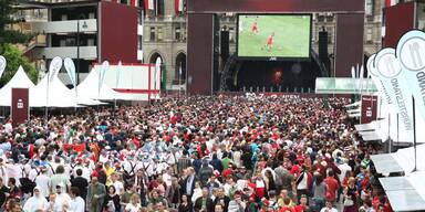 Wien Rathausplatz Fu&szlig;ball Public Viewing
