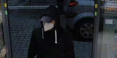 Tankstellen-Überfall: Polizei sucht diesen Mann