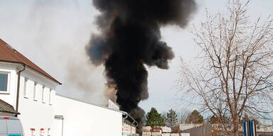 Lagerhalle in Neunkirchen in Vollbrand