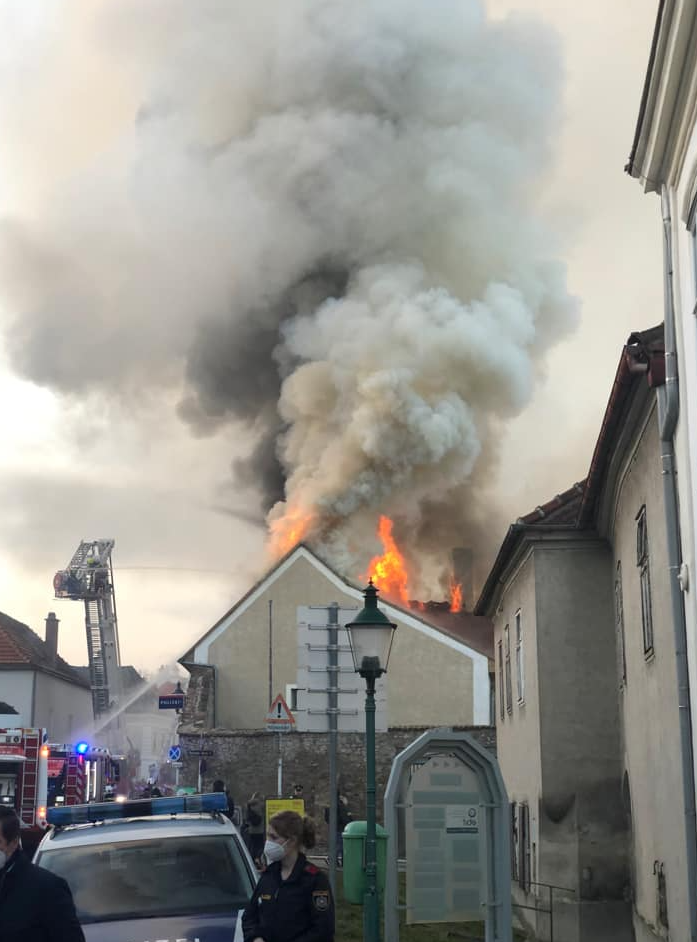 Polizei-Inspektion & Hotel in Perchtoldsdorf brannten