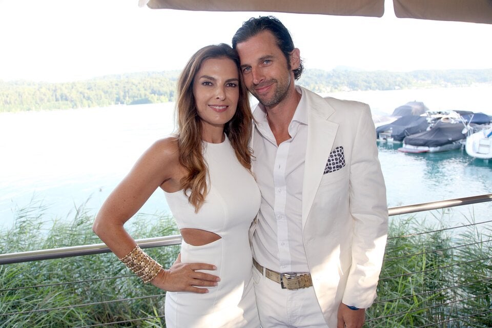 Bettina Assinger und Veith Moser lernten sich bim Hahnenkamm-Rennen kennen. Nach der Trennung von Ehemann Armin Assinger, präsentierte die Kärntnerin 2014 Dr. Moser als neuen Partner an ihrer Seite. Moser über die Beziehung: „Mehr als vierzig Monate Liebe, was will man mehr? Diese Zeit war ein Herzschlagduett.“