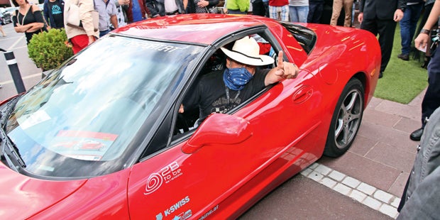 Corvette kracht in Casino