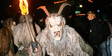 Pr&uuml;gel-Orgie bei Perchtenlauf