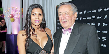 Zehn Missen-Beautys und ein Baumeister