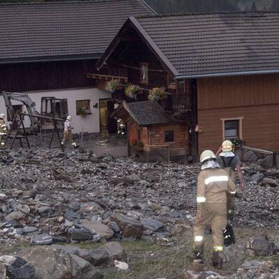 Nach einem heftigen Unwetter ist die Straße nach Rauris gesperrt.
