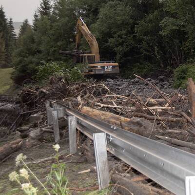 Nach einem heftigen Unwetter ist die Straße nach Rauris gesperrt.