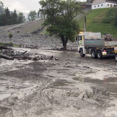 Nach einem heftigen Unwetter ist die Straße nach Rauris gesperrt.