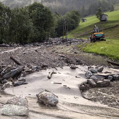 Nach einem heftigen Unwetter ist die Straße nach Rauris gesperrt.