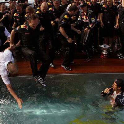 F1-Bullen feierten im Pool