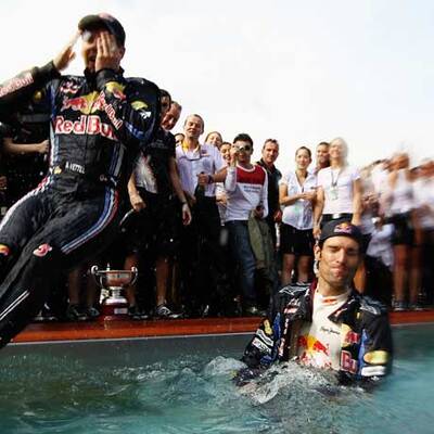 F1-Bullen feierten im Pool