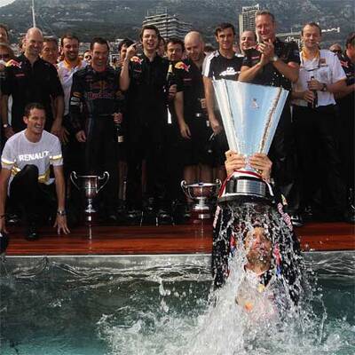 F1-Bullen feierten im Pool