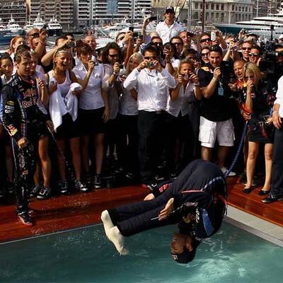 F1-Bullen feierten im Pool