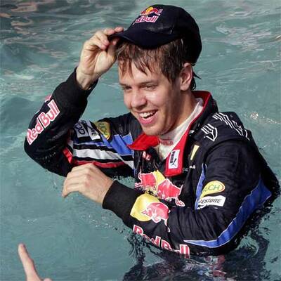 F1-Bullen feierten im Pool