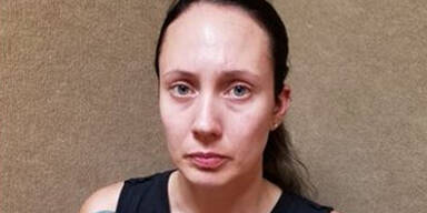 Lehrerin treibt es mit Schüler im Schrank des Klassenzimmers