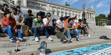 Asyl: Protest-Aktionen bei Abschiebung