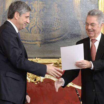 Unterzeichnung des Regierungsprogramms