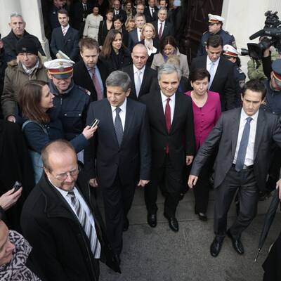 Unterzeichnung des Regierungsprogramms