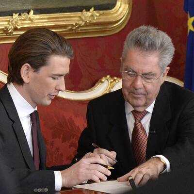 Unterzeichnung des Regierungsprogramms