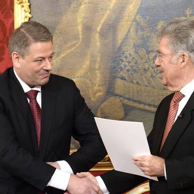 Unterzeichnung des Regierungsprogramms