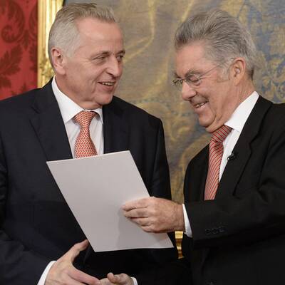 Unterzeichnung des Regierungsprogramms