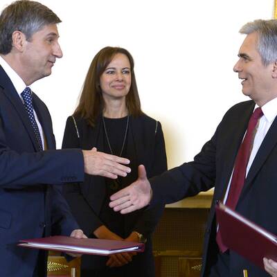 Unterzeichnung des Regierungsprogramms