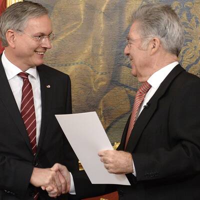 Unterzeichnung des Regierungsprogramms