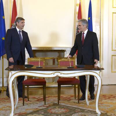 Unterzeichnung des Regierungsprogramms