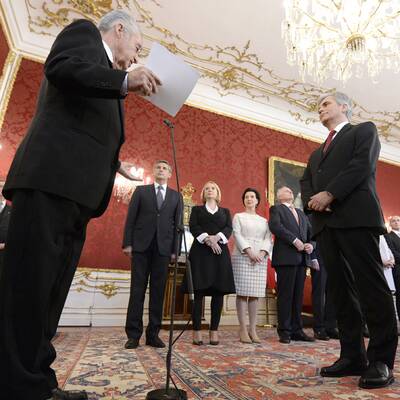 Unterzeichnung des Regierungsprogramms