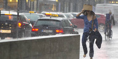 Gewitter mit Starkregen &uuml;berrollen &Ouml;sterreich