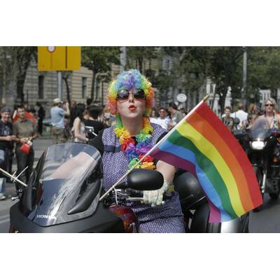 Tausende feiern Homosexuellen- und Transgender-Demo.