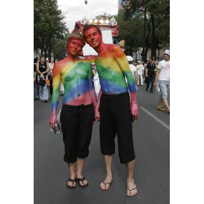 Tausende feiern Homosexuellen- und Transgender-Demo.