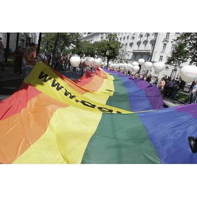 Tausende feiern Homosexuellen- und Transgender-Demo.