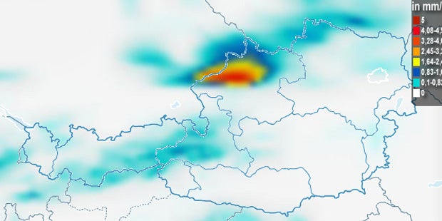 Wind peitscht Regen durchs Land
