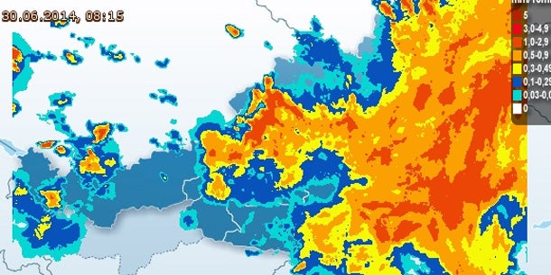 Regen ohne Ende: Stau-Hölle durch Lkw-Horror