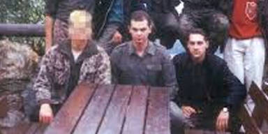 Foto zeigt neuen Minister bei Wehrsport&uuml;bungen